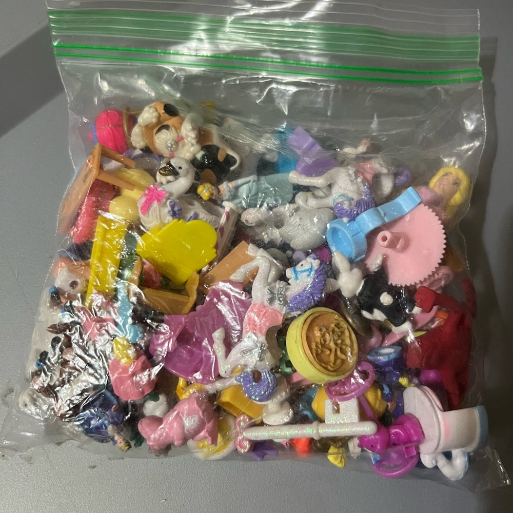 Bag of Misc Polly Pockets